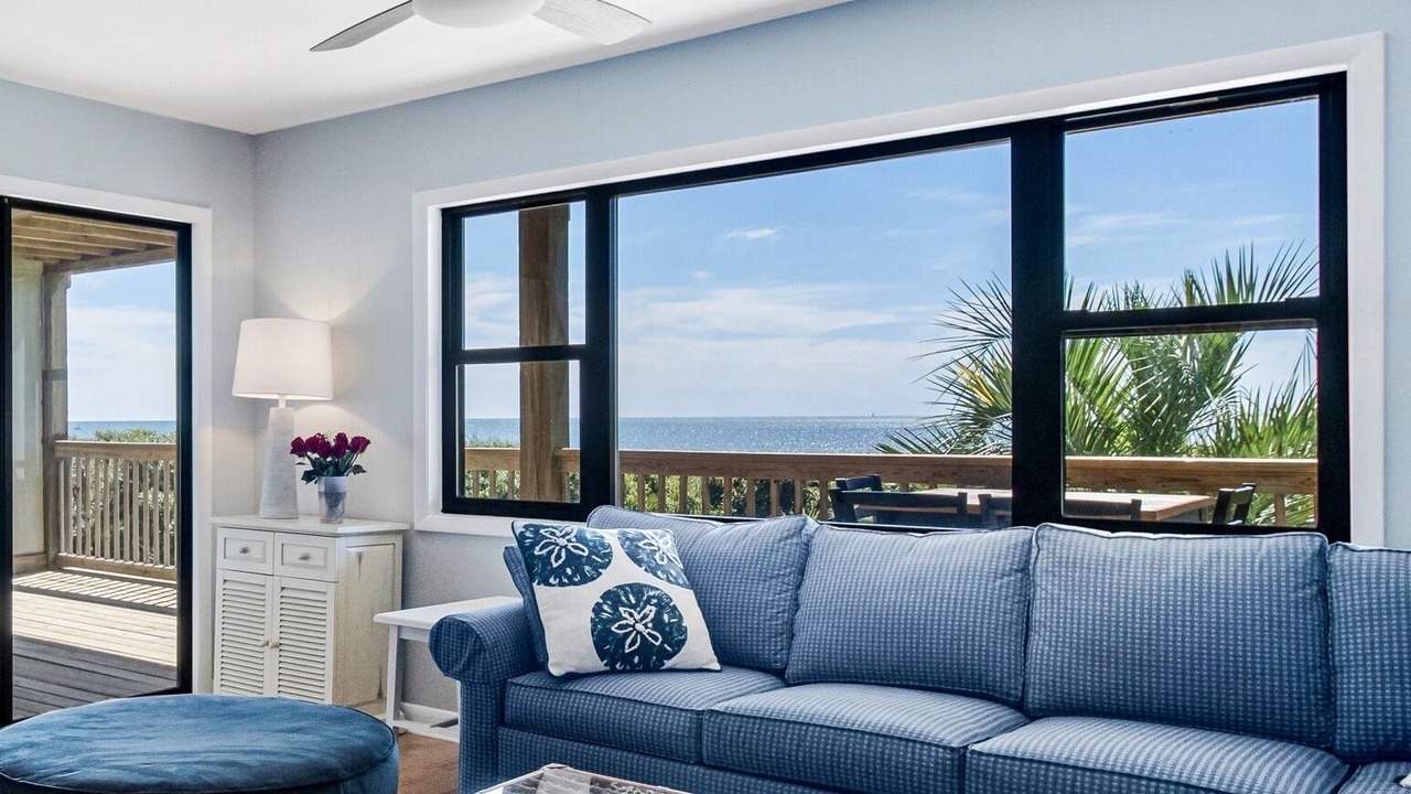 Photo of Livingroom in Caswell Beach