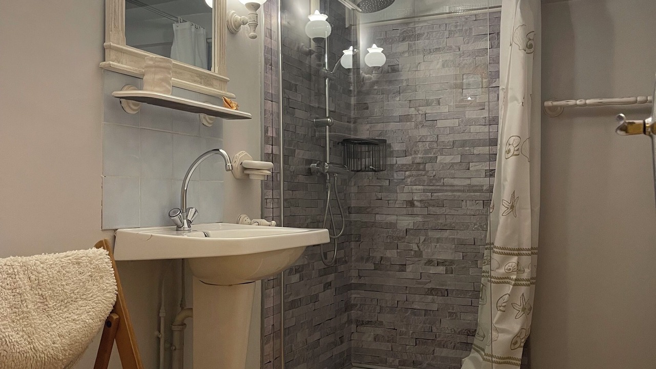 Photo of Bathroom in Moux