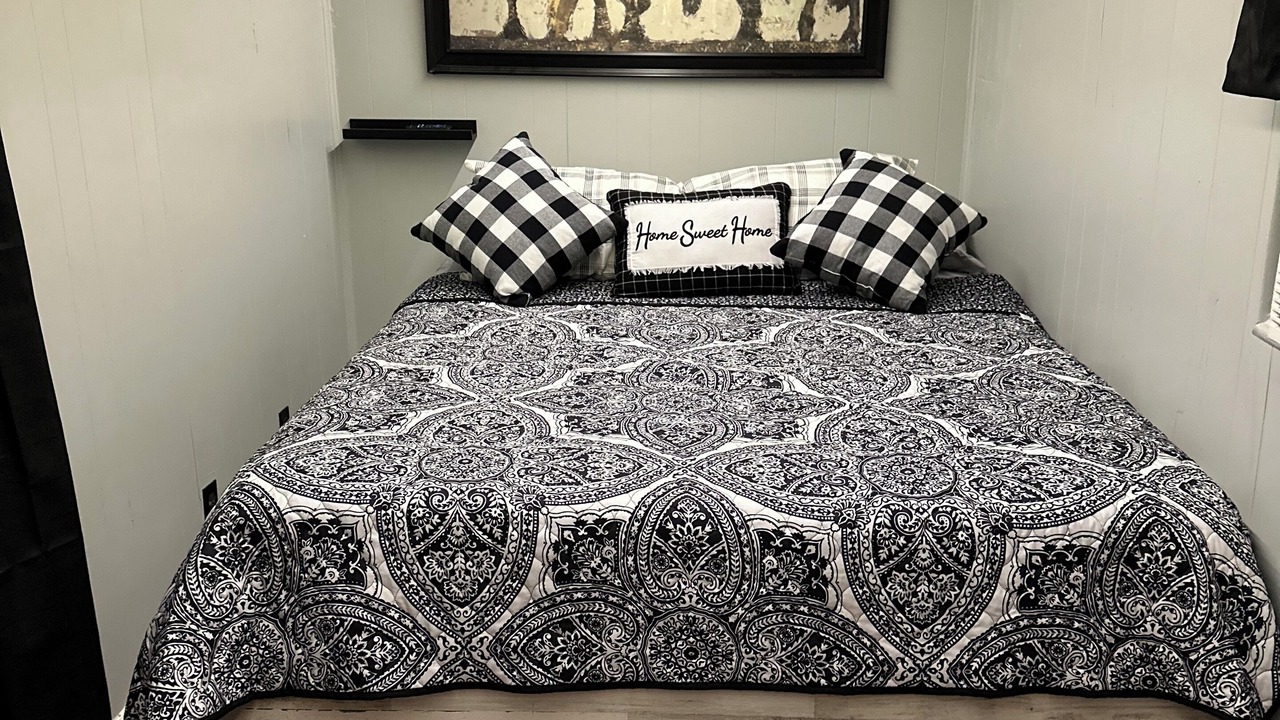 Photo of Bedroom in Whitney