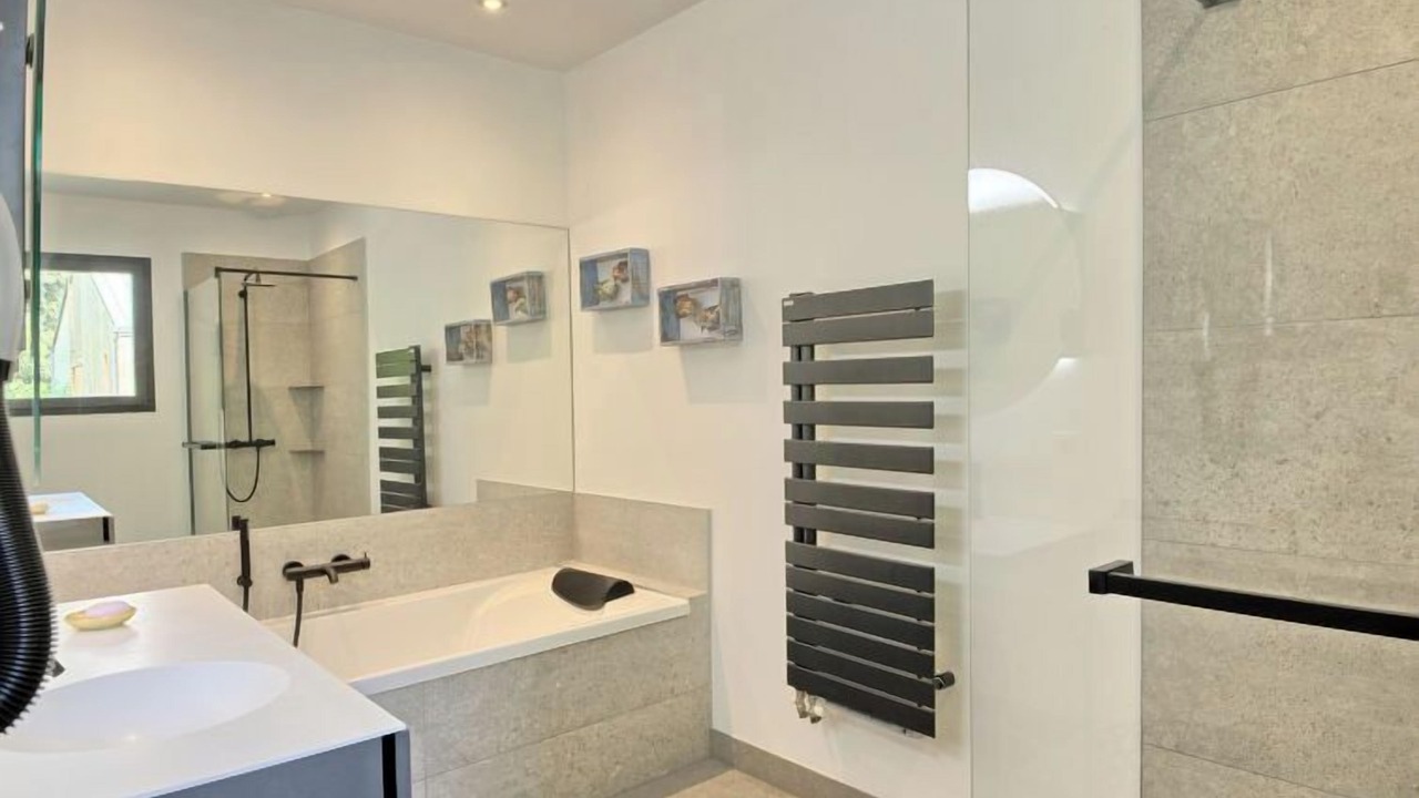 Photo of Bathroom in Pornichet