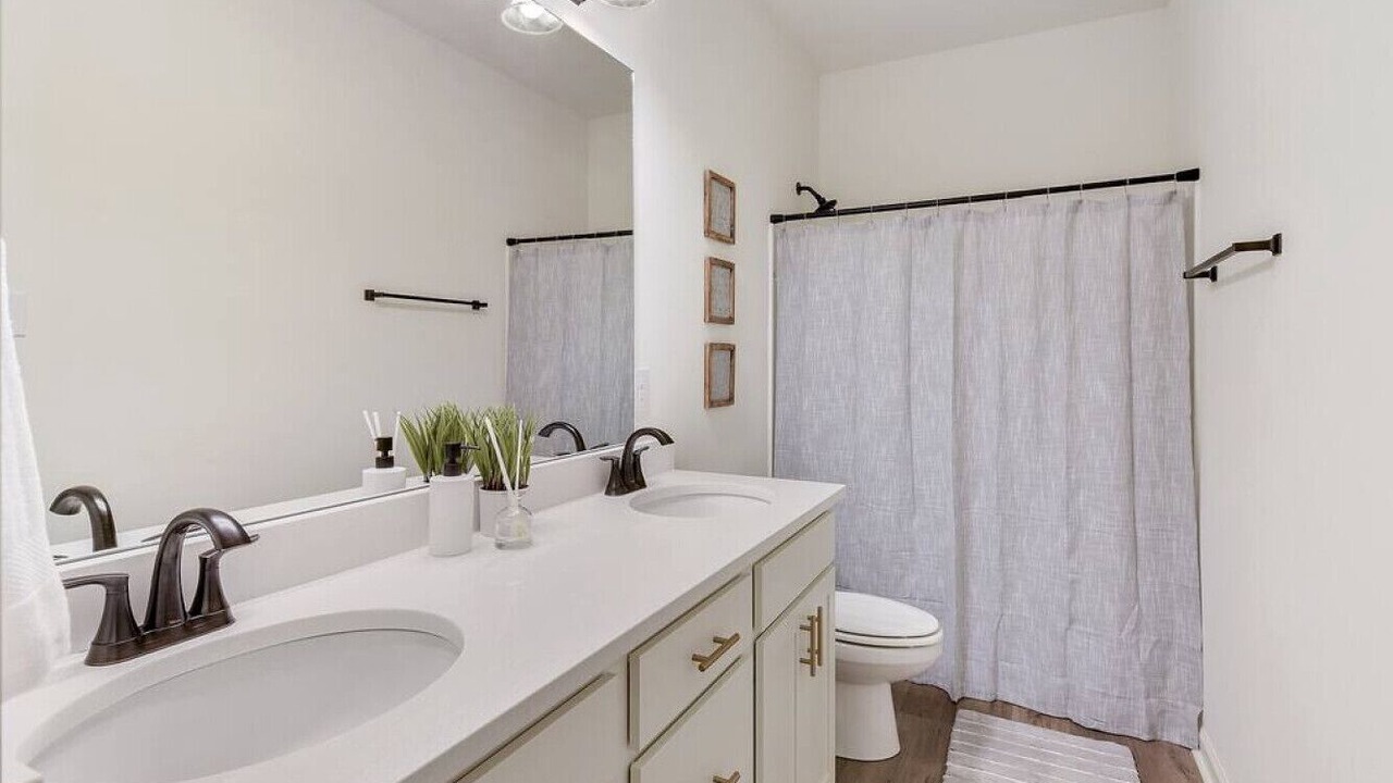 Photo of Bathroom in Highlands - Perkins