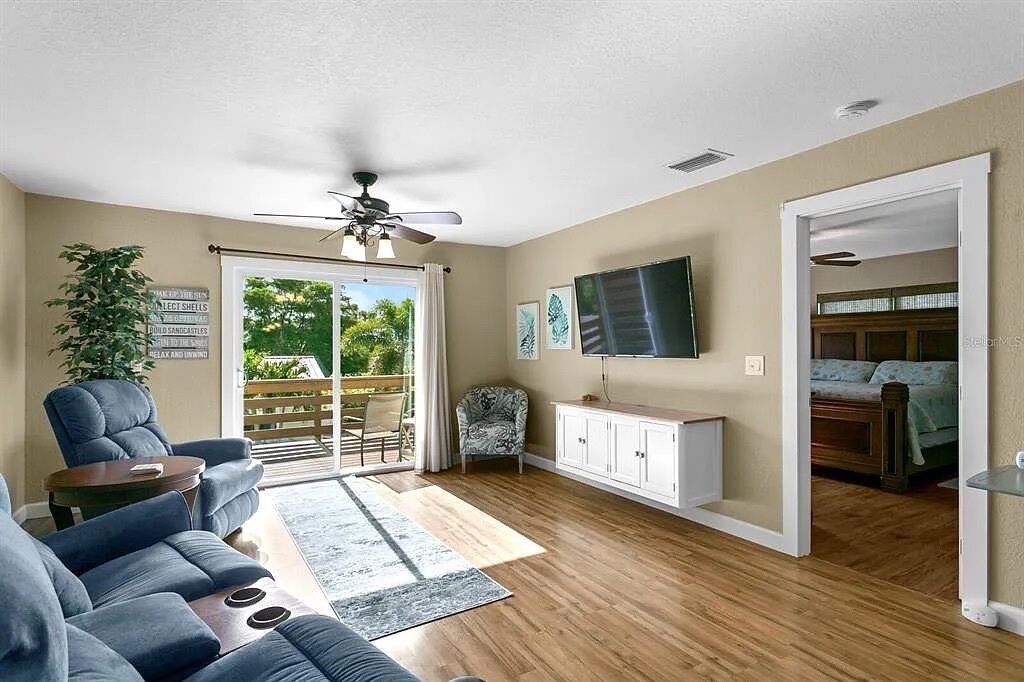 Photo of Livingroom in Whitney Beach