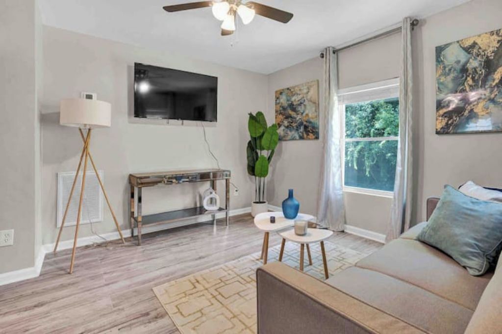 Photo of Livingroom in Southeast Raleigh