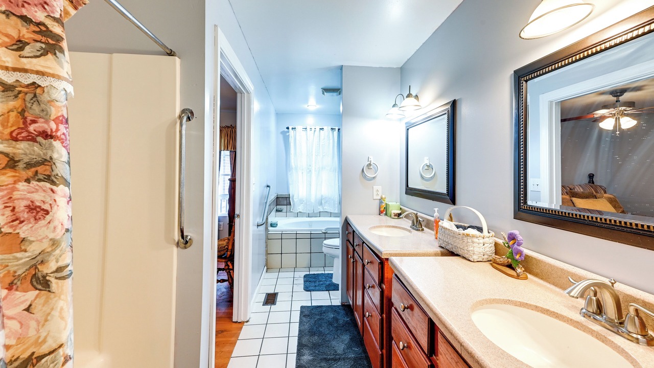 Photo of Bathroom in Ernul
