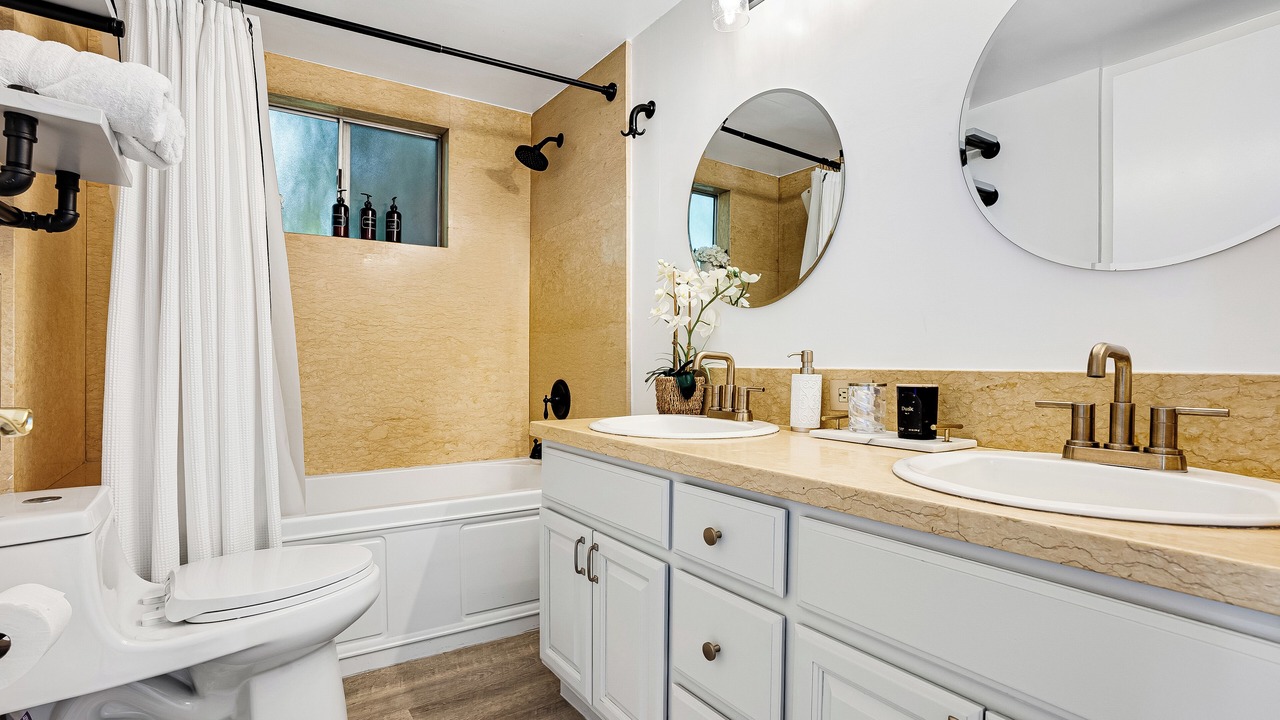 Photo of Bathroom in West Los Angeles
