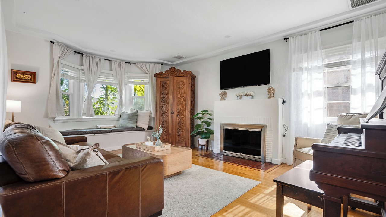 Photo of Livingroom in West Los Angeles