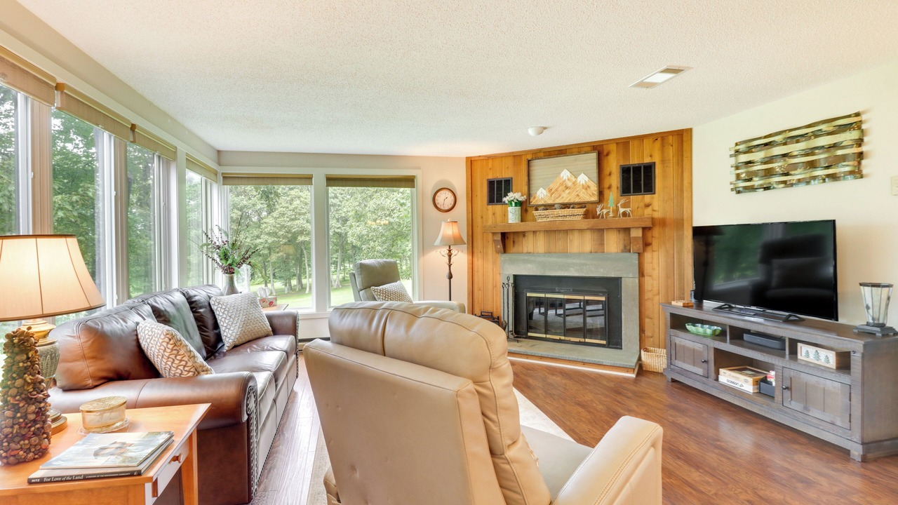 Photo of Livingroom in Nellysford