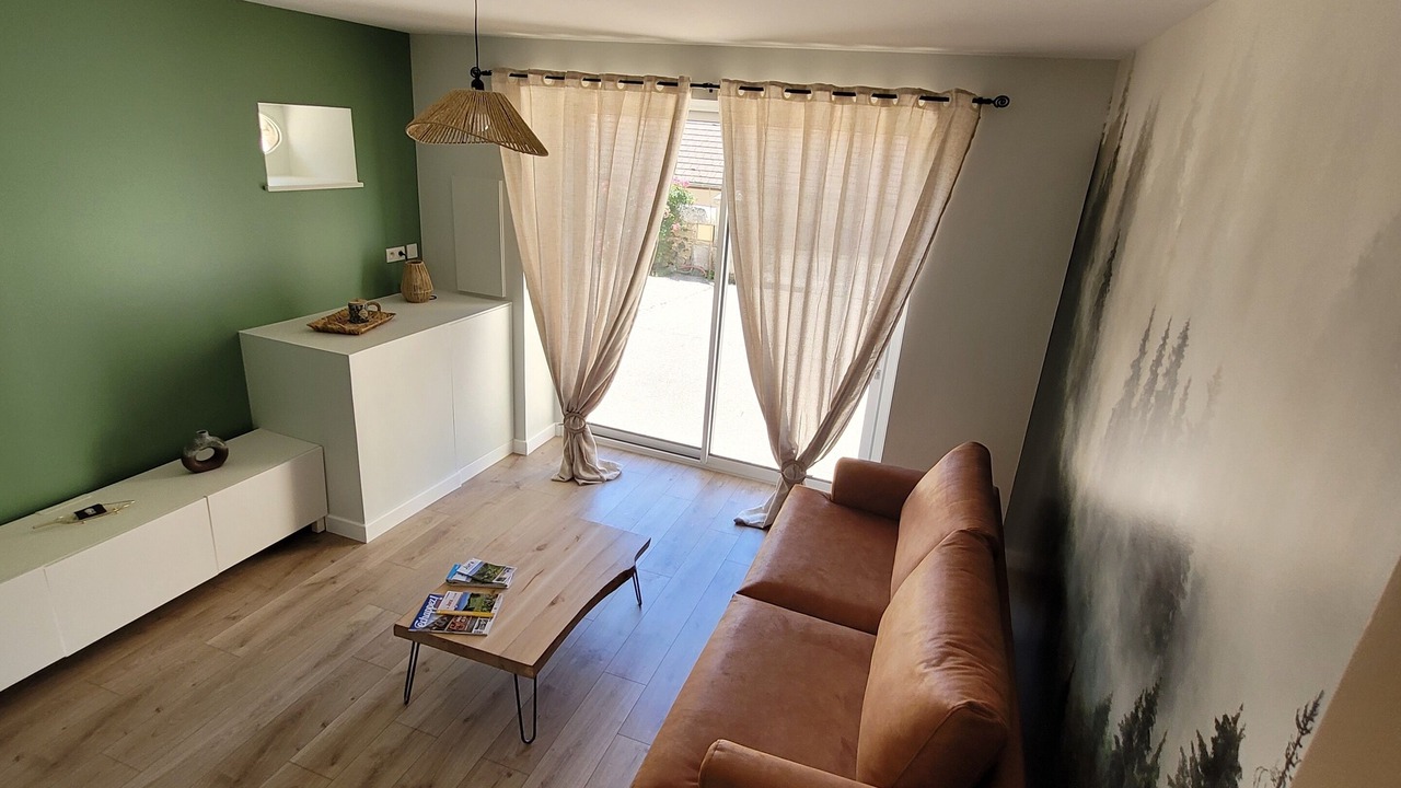 Photo of Livingroom in Menetru-le-Vignoble