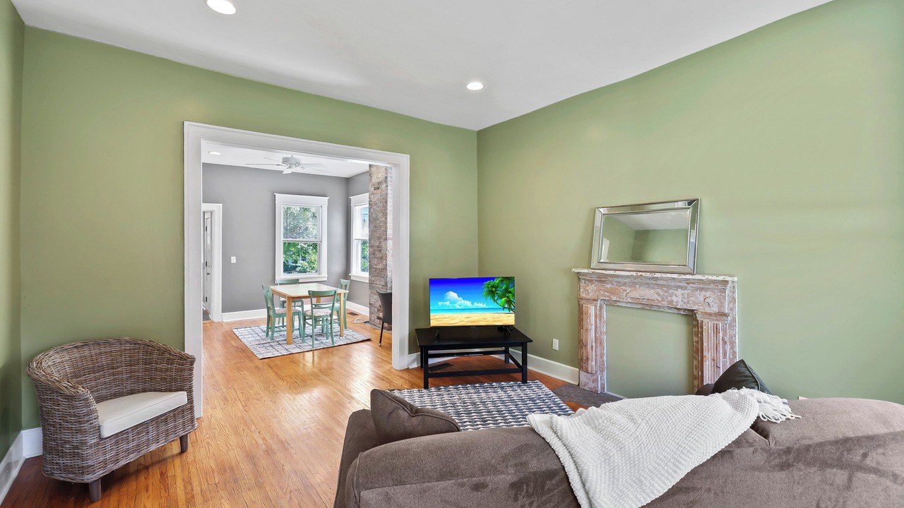 Photo of Livingroom in Front Park