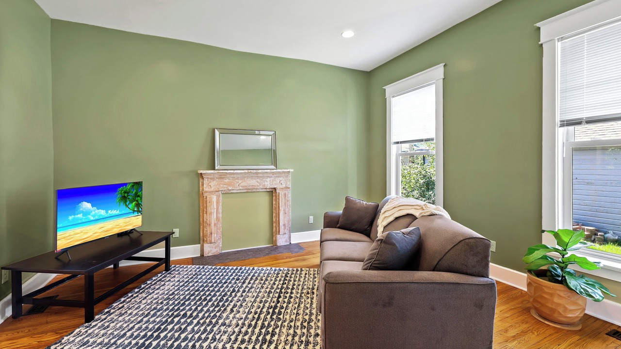 Photo of Livingroom in Front Park