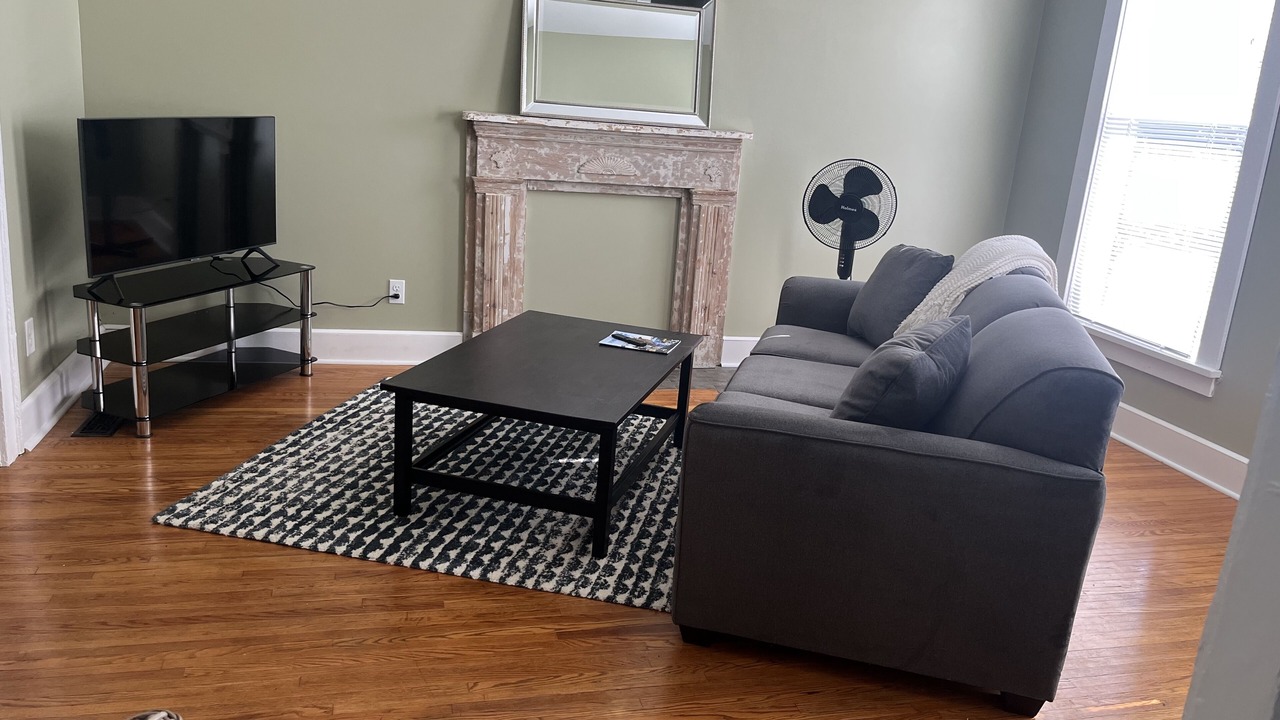 Photo of Livingroom in Front Park