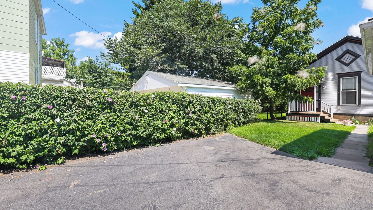 Photo of Outdoor in Front Park