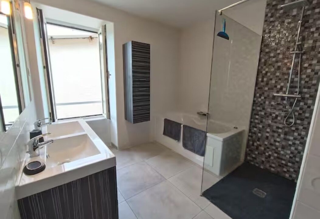 Photo of Bathroom in Espere