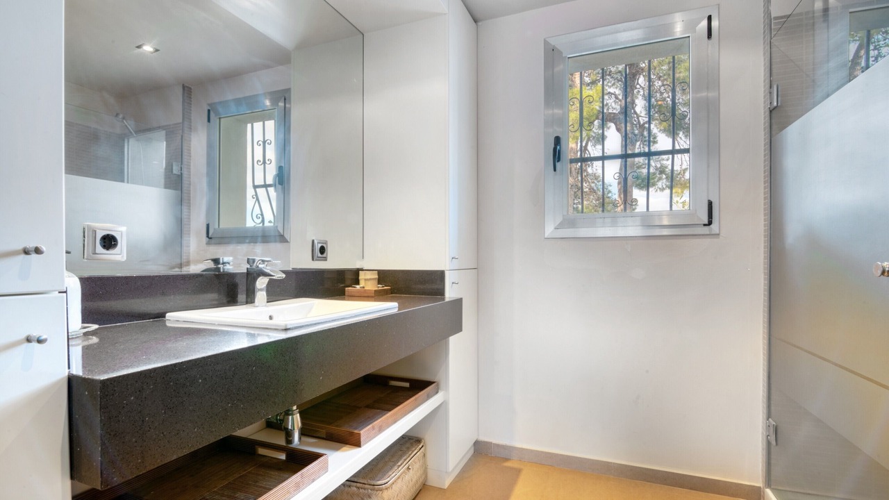 Photo of Bathroom in Potries