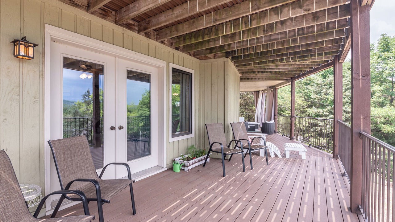 Photo of Patio Balcony in Lost Bridge Village