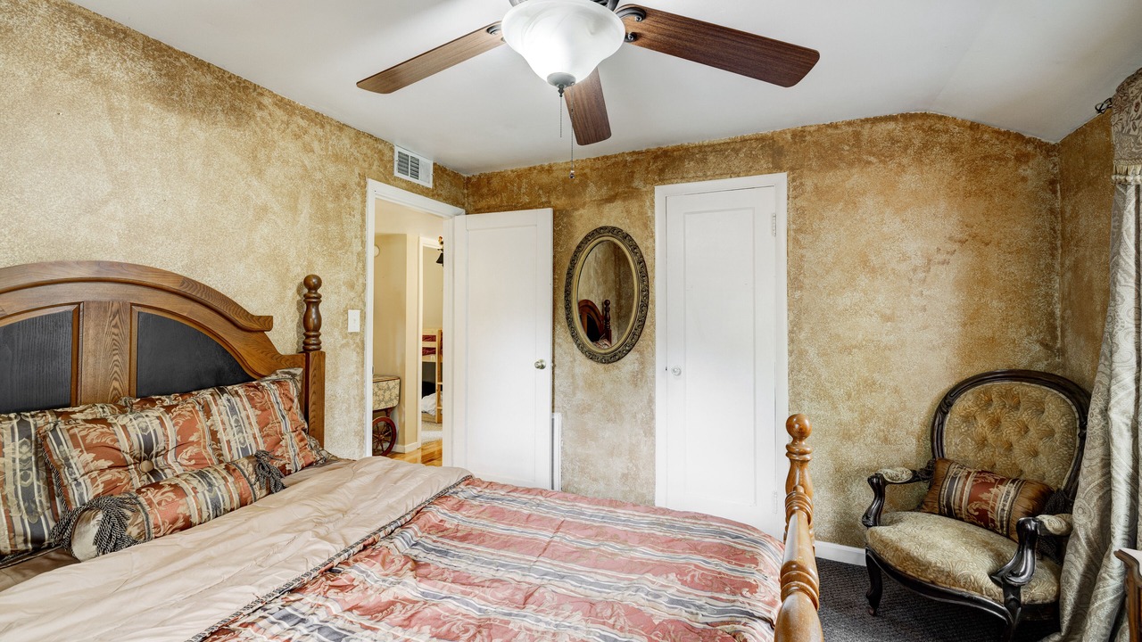 Photo of Bedroom in Evansville