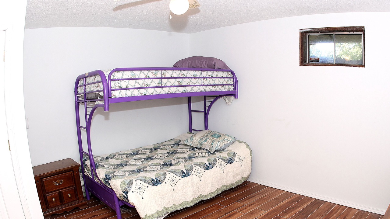 Photo of Bedroom in Leasburg