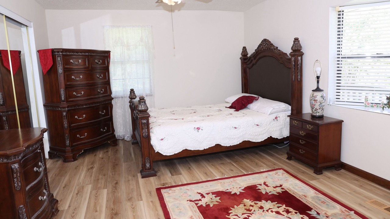 Photo of Bedroom in Leasburg