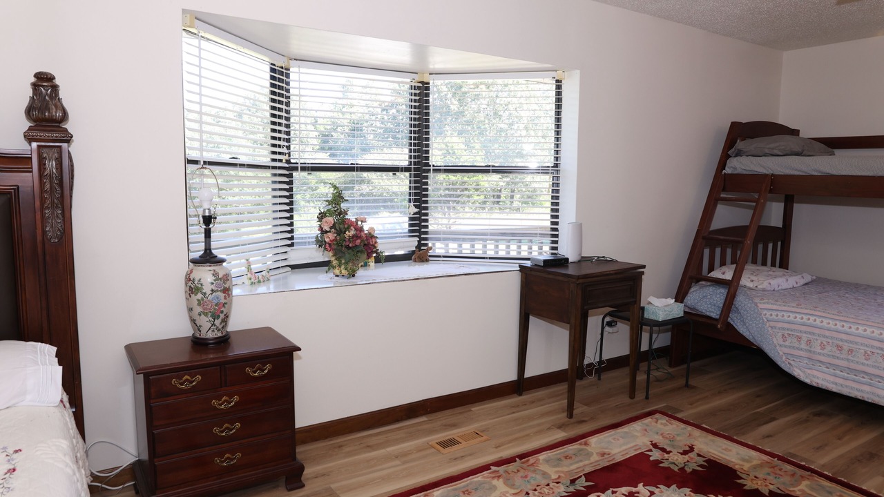 Photo of Bedroom in Leasburg