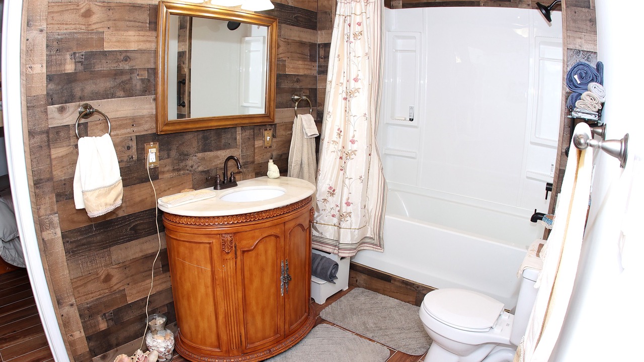 Photo of Bathroom in Leasburg