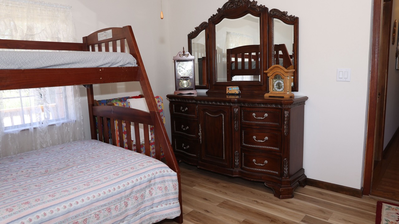 Photo of Bedroom in Leasburg