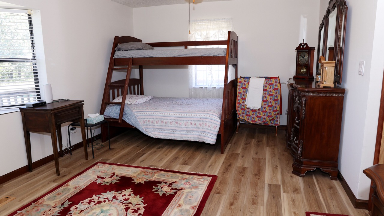 Photo of Bedroom in Leasburg