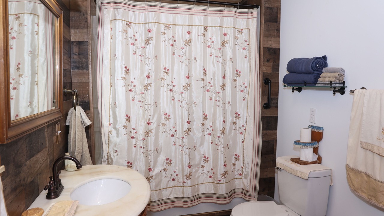 Photo of Bathroom in Leasburg
