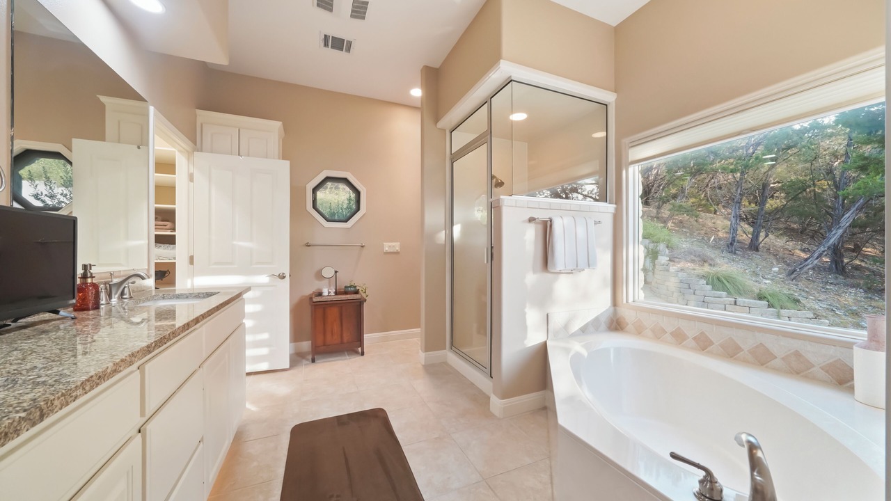 Photo of Bathroom in Lago Vista