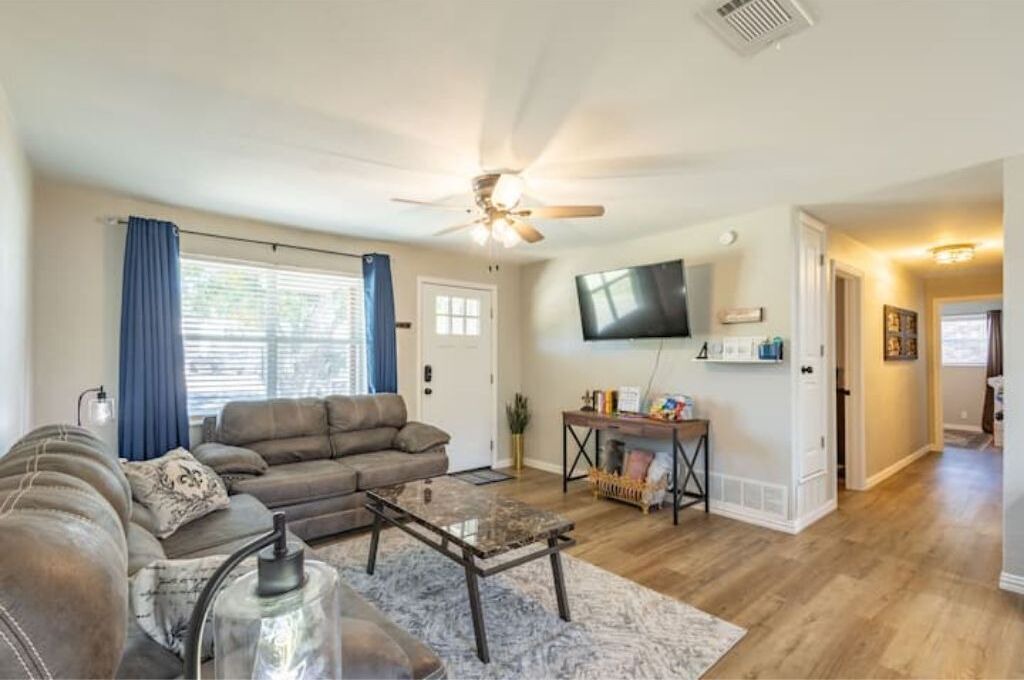 Photo of Livingroom in Stephenville