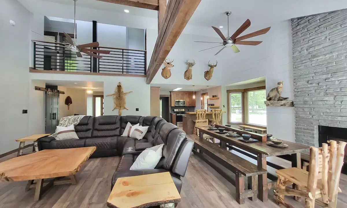 Photo of Livingroom in Queensbury