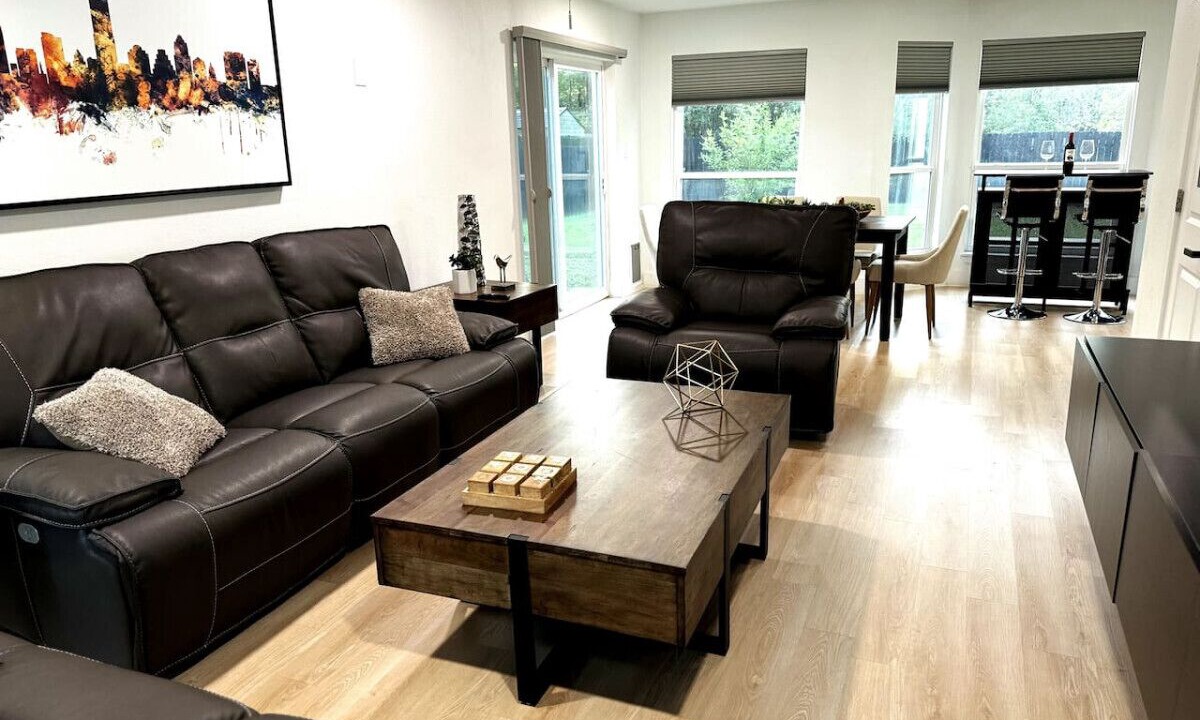 Photo of Livingroom in East Oak Hill