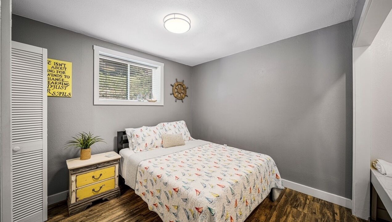 Photo of Bedroom in Grove