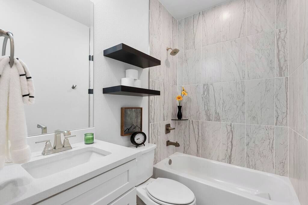 Photo of Bathroom in Point Venture
