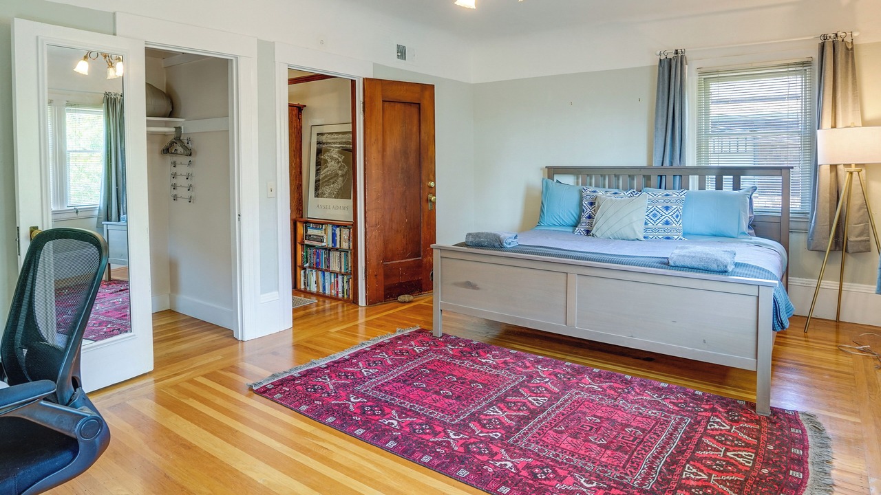 Photo of Bedroom in Elmwood