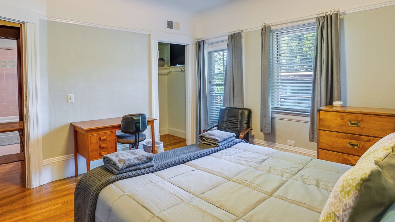 Photo of Bedroom in Elmwood
