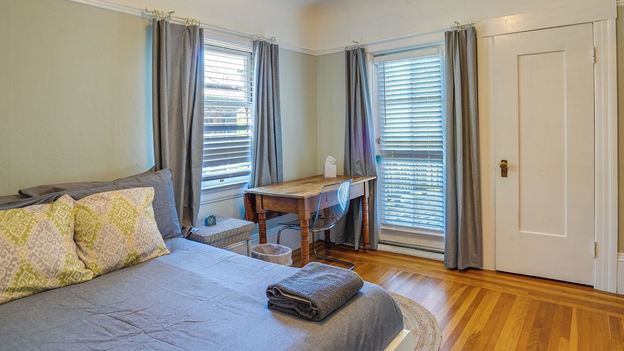 Photo of Bedroom in Elmwood