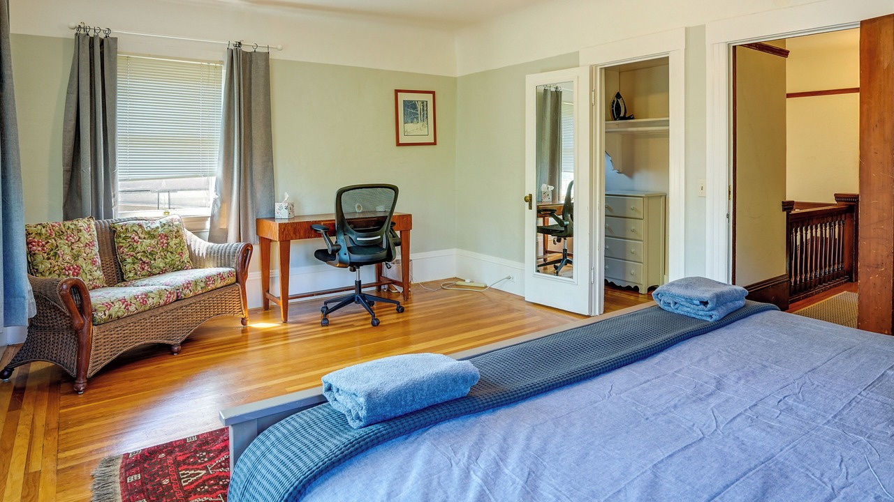 Photo of Bedroom in Elmwood