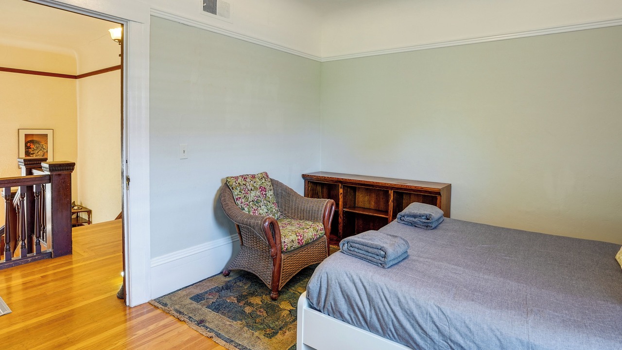 Photo of Bedroom in Elmwood