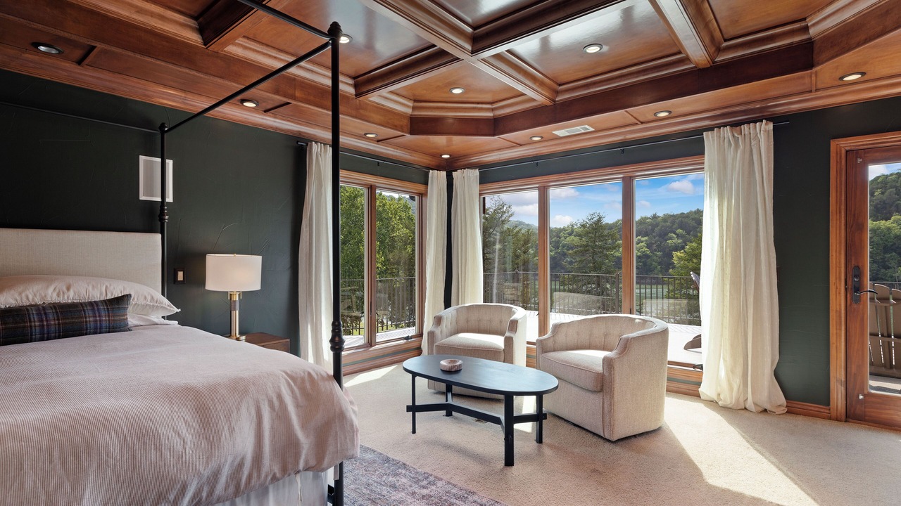 Photo of Bedroom in Eureka Springs