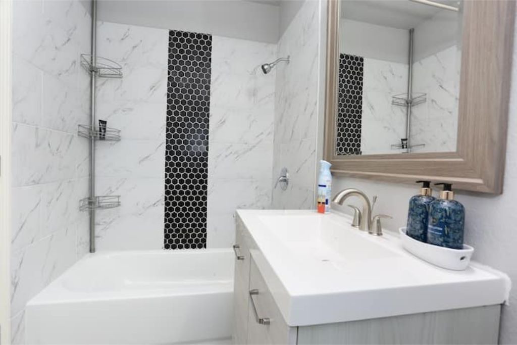Photo of Bathroom in Northwest Los Angeles Heights
