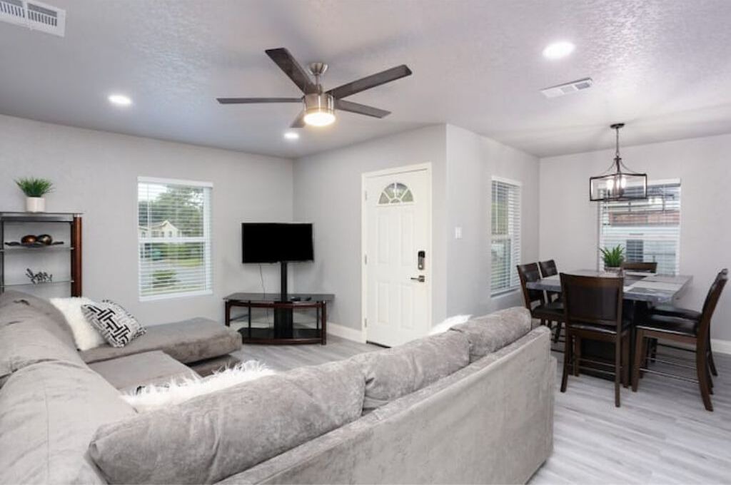 Photo of Livingroom in Northwest Los Angeles Heights