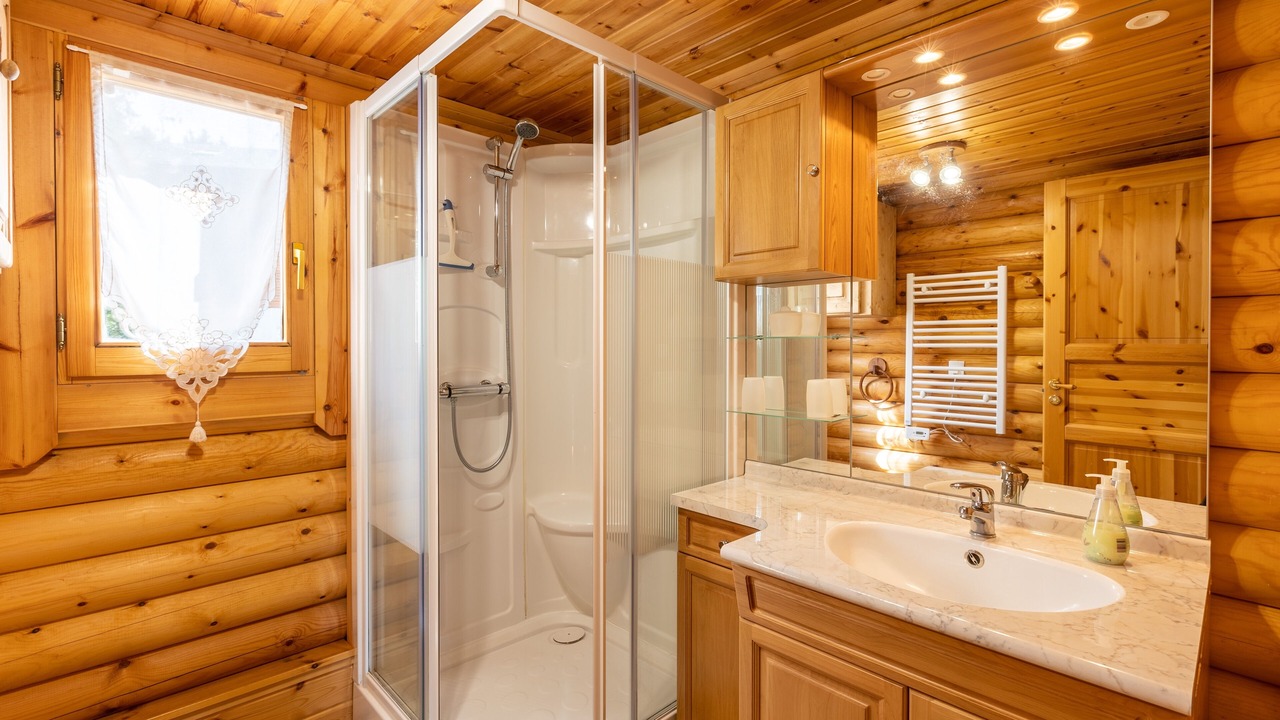 Photo of Bathroom in Pyrenees 2000