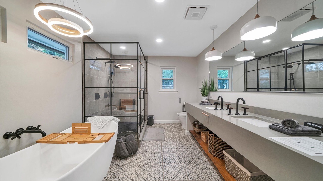 Photo of Bathroom in East Oak Hill