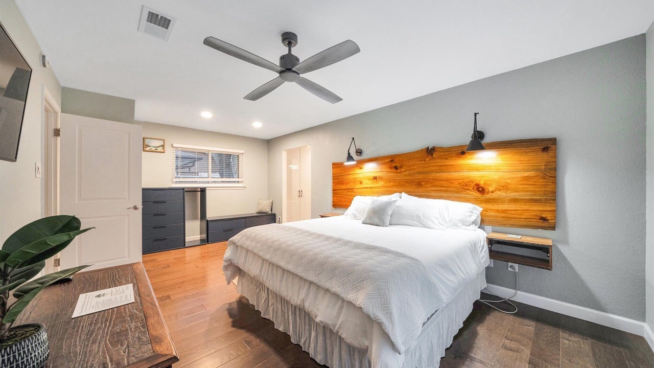 Photo of Bedroom in East Oak Hill