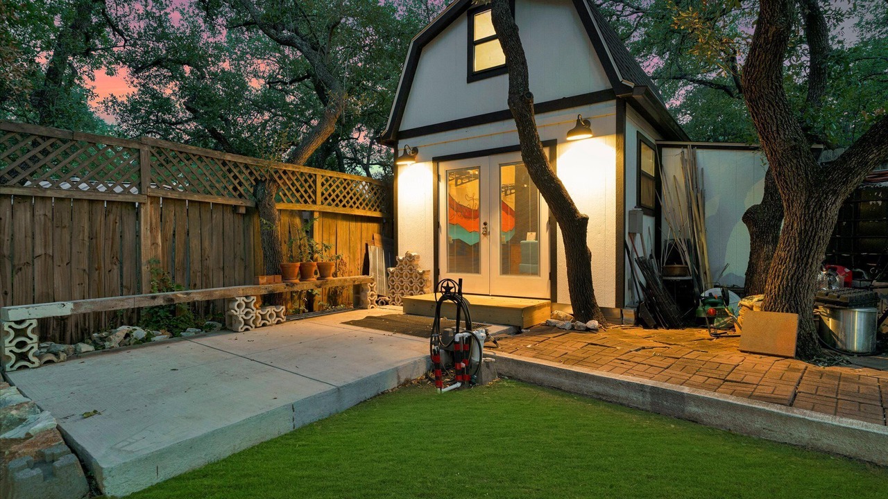 Photo of Patio Balcony in East Oak Hill