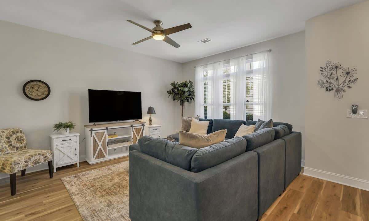 Photo of Livingroom in Port Wentworth