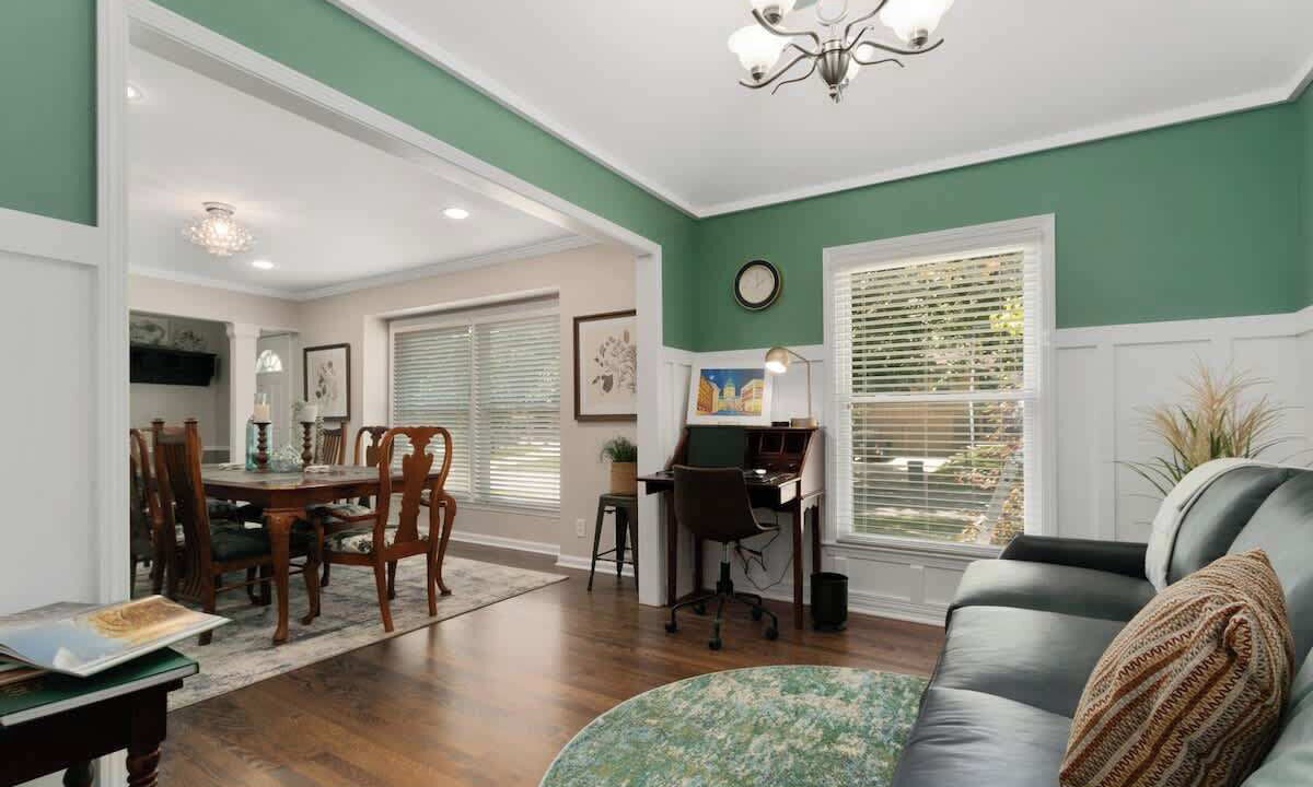 Photo of Livingroom in Nall Hills