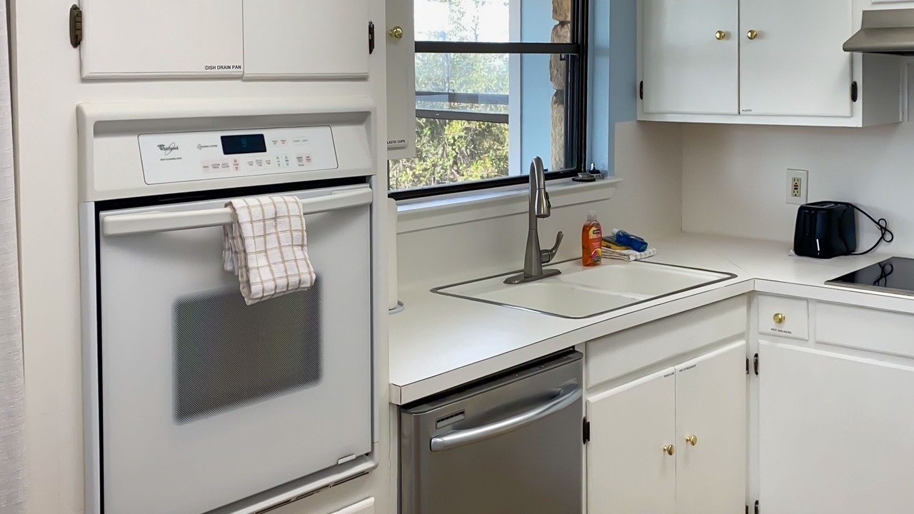 Photo of Kitchen in Buchanan Dam