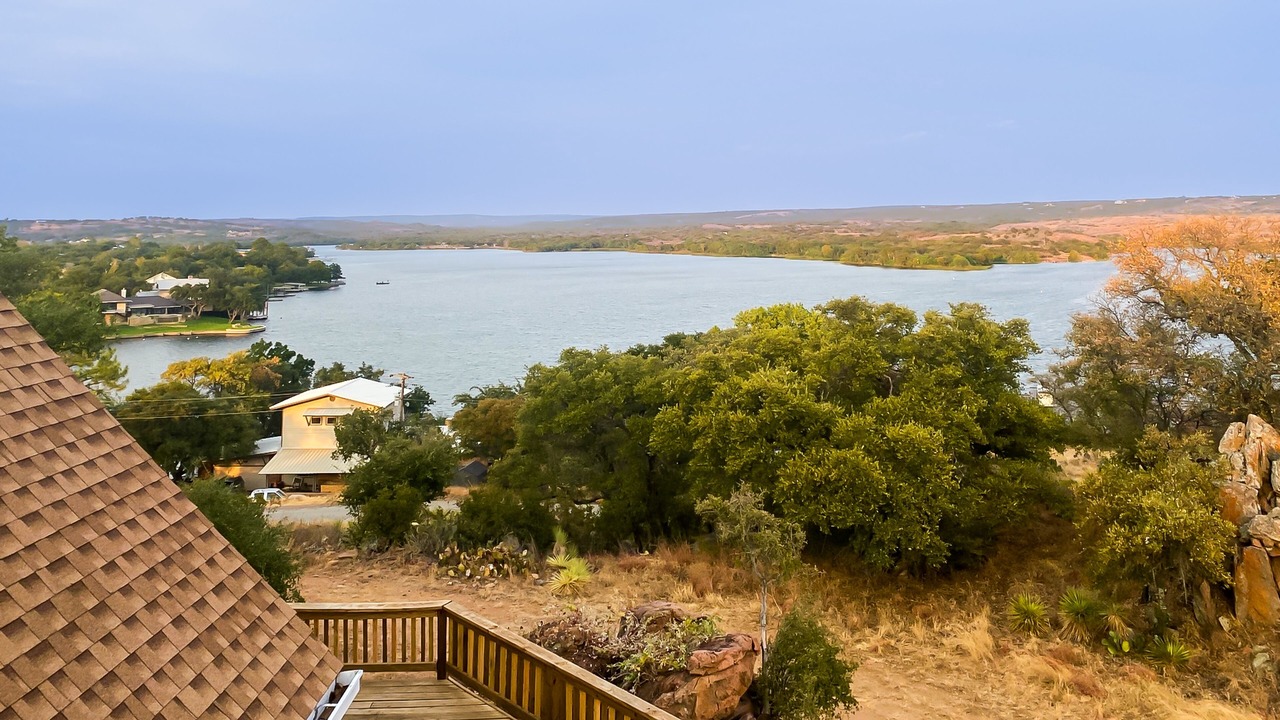Photo of Outdoor in Buchanan Dam