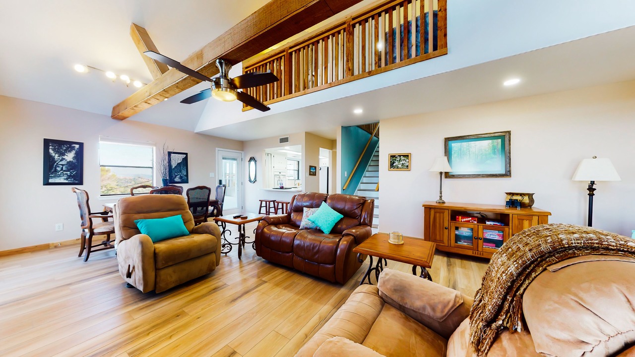 Photo of Livingroom in Buchanan Dam